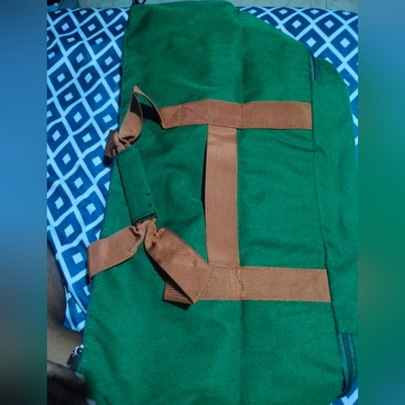NEW Green Duffle Bag - Picture 7 of 13